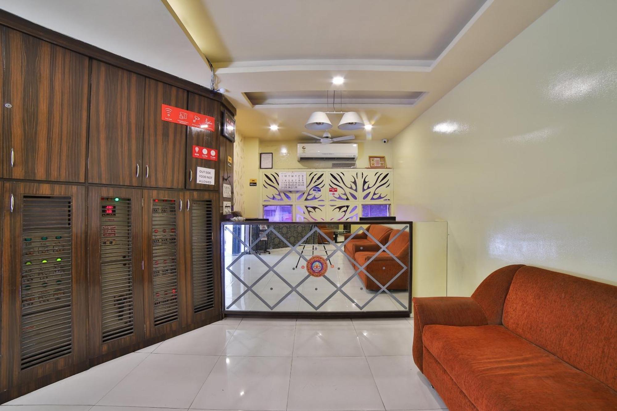 Capital O Kalash Residency Ahmedabad Exterior foto