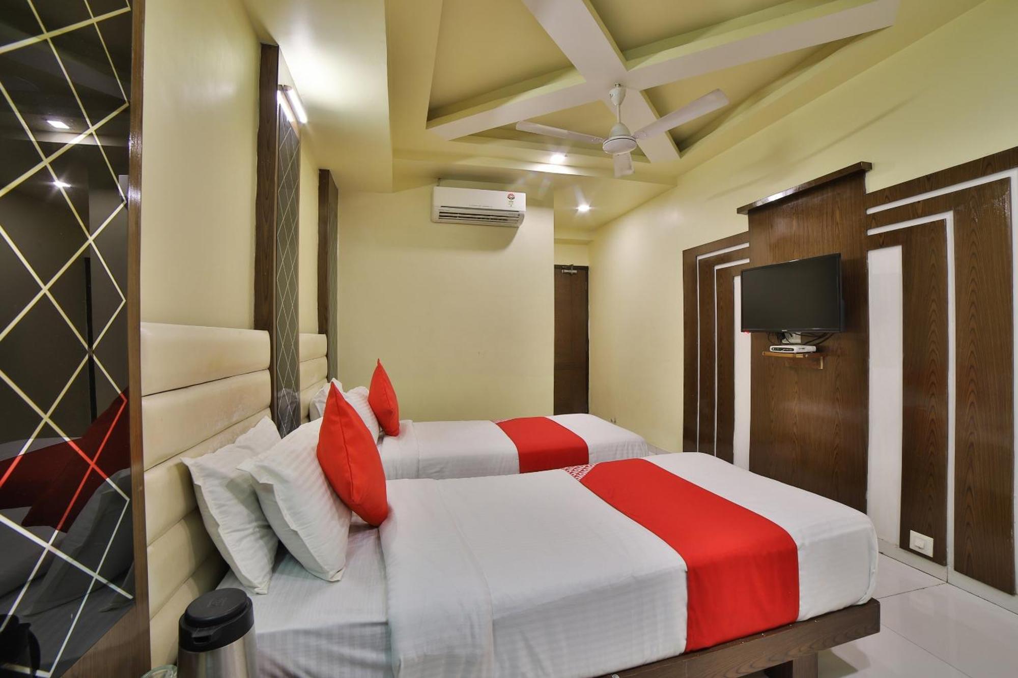 Capital O Kalash Residency Ahmedabad Exterior foto