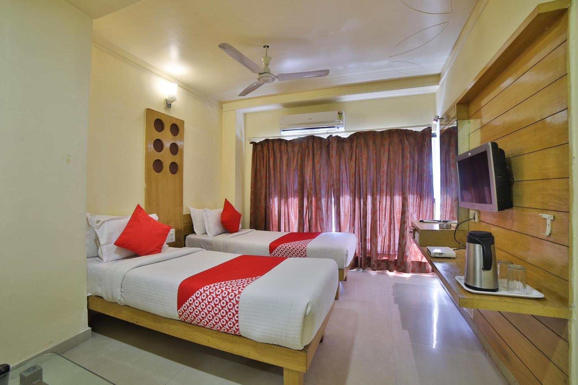 Capital O Kalash Residency Ahmedabad Exterior foto